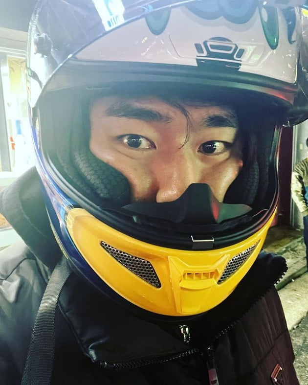 Lee Si-eon, helmet 100M wearer that even Hwang Jae-gyun laughed at