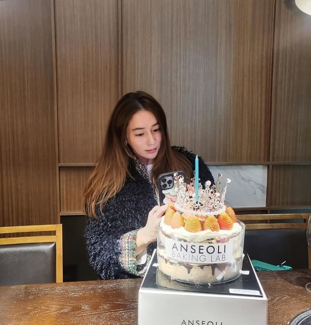 Lee Min-jung's birthday is two weeks away, but she's having a party in advance