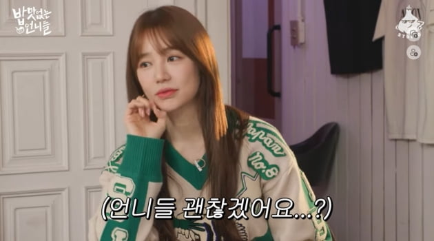 I rode the elevator with Sandara Park and Yang Hyun-suk, but I got scolded for not pressing the button.