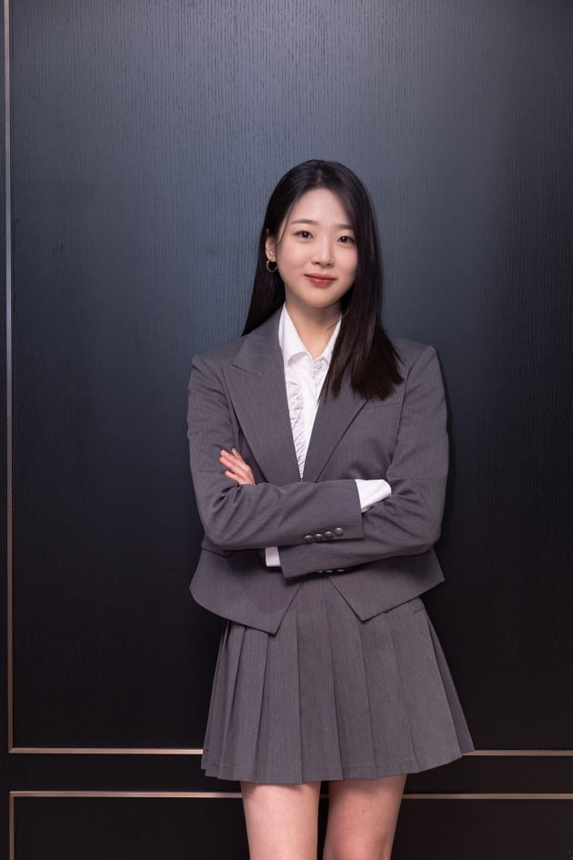 Kim Si-eun "Working with senior Bae Doo-na, who is a great support just by her presence."