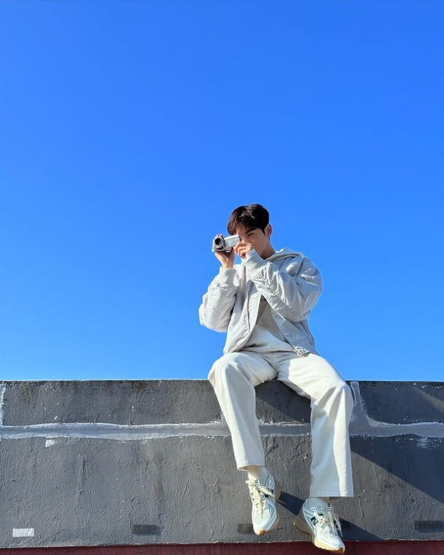 Cha Eunwoo, face genius under the blue sky