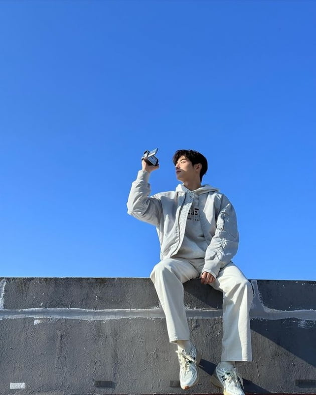 Cha Eunwoo, face genius under the blue sky