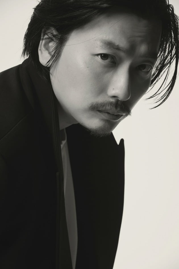 Lee Dong-hwi "Aside from acting, I'm crazy about clothes. I'm not a fashionista."
