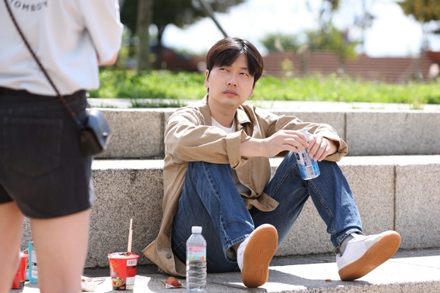 Lee Dong-hwi "Aside from acting, I'm crazy about clothes. I'm not a fashionista."