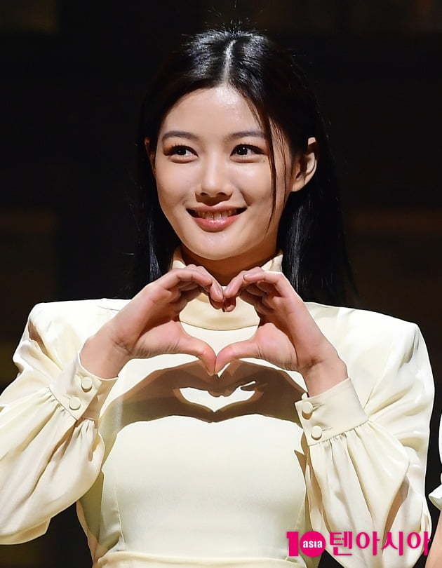 Kim Yoo-jeong "My first play challenge, it's like a dream to me."
