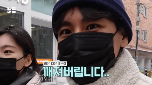 Yoon Nam-ki, sends his daughter to daycare and has an intimate date