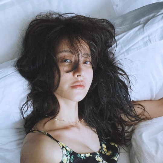 Oh Yeon-seo, decadent and innocent beauty all at once