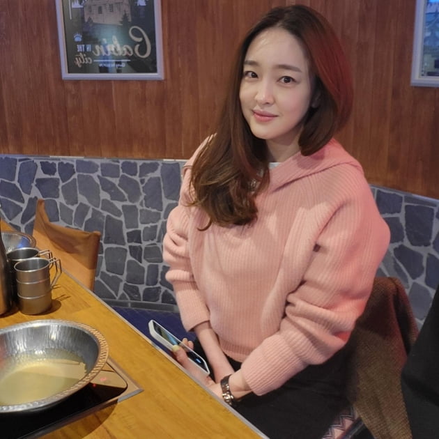 Jang In-hee, first outing in Seongsu-dong with husband Jeong Tae-woo