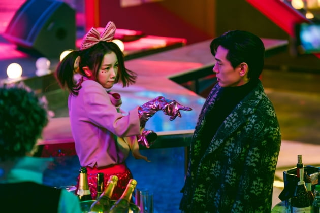 Kim Ok-bin challenges comic action and even comic dance