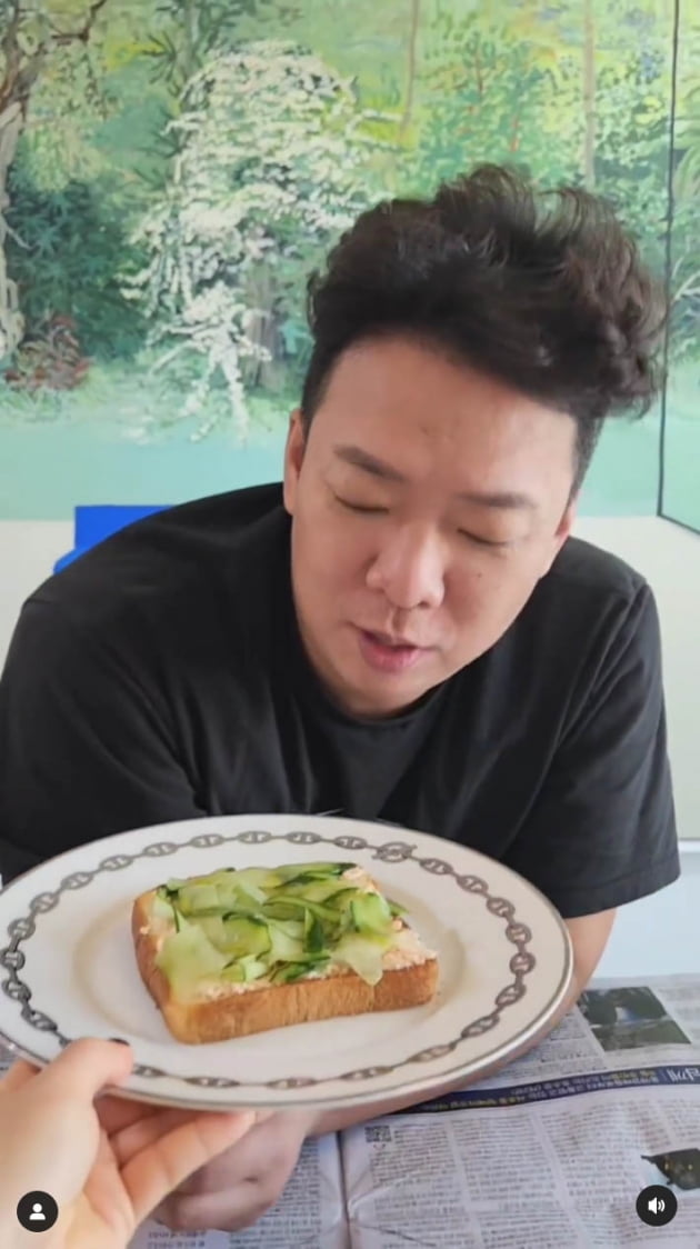 Jihye Kim, the bowl she uses to eat toast is a masterpiece