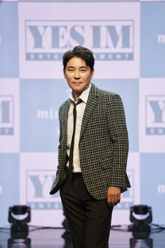 Lim Chang-jung leaves Mimi Rose behind and returns to his job