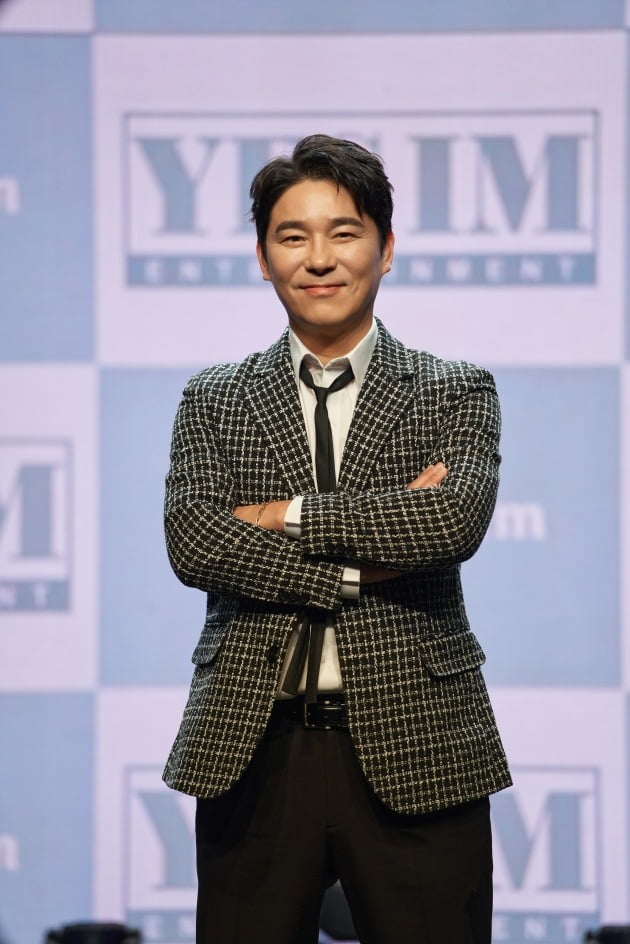 Lim Chang-jung promotes the launch of Mimi Rose and Soju