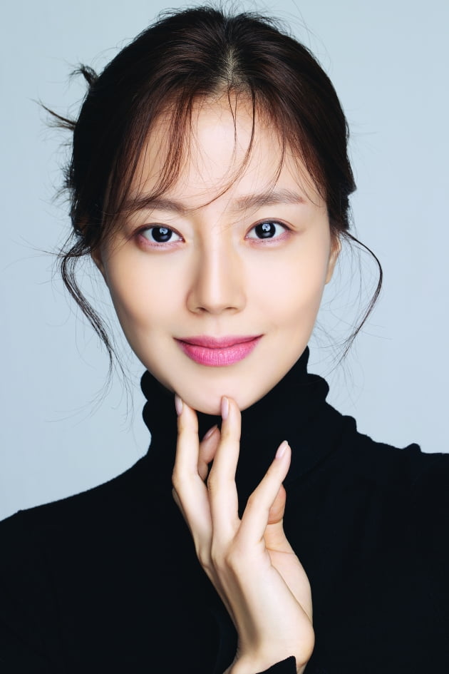 Moon Chae-won "Being a celebrity sometimes suits me and sometimes it doesn't."