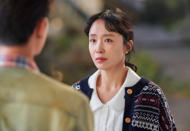 Jeon Do-yeon and Jeong Kyung-ho's awakening reunites them with affection.