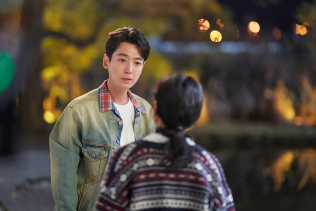 Jeon Do-yeon and Jeong Kyung-ho's awakening reunites them with affection.