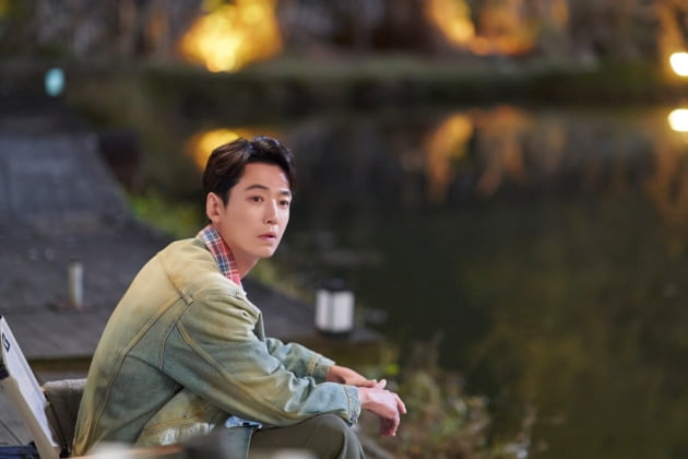 Jeon Do-yeon and Jeong Kyung-ho's awakening reunites them with affection.