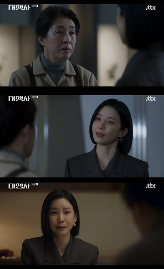 Spreading new wave in 'Agency', lost in romance between makjang and chaebol