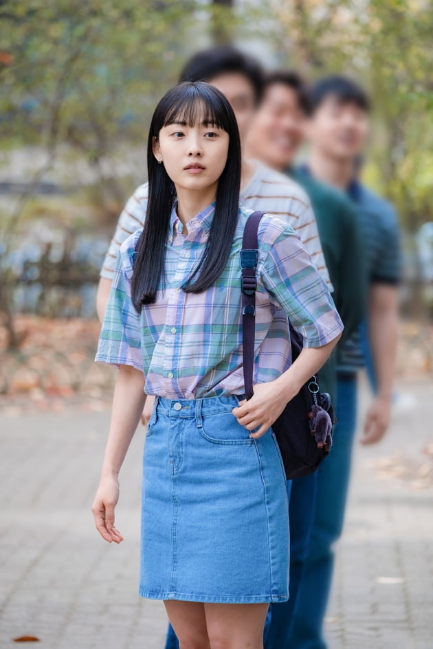 Da-mi Kim, So-ni Jeon, Woo-seok Byun, recall Y2K memories
