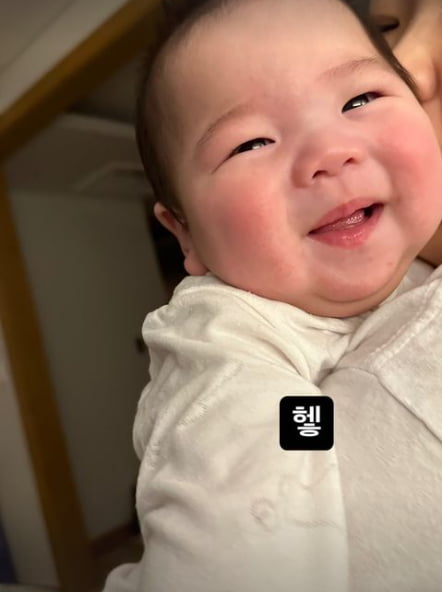 'Hong Hyun-hee's shooting star, even her thick two-chin is lovely.