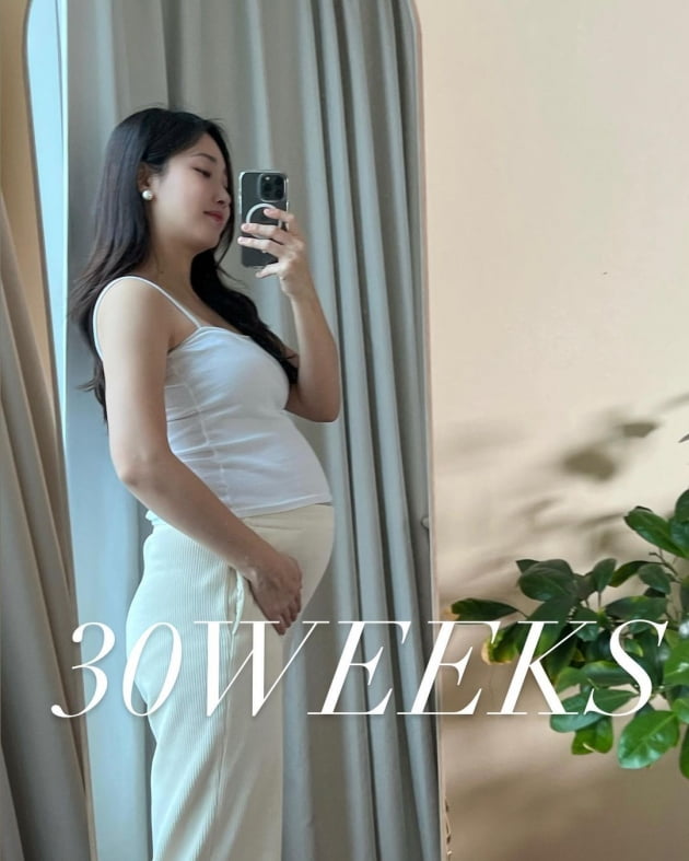 Choi Hee, as she gets closer to giving birth, she is playing and resting during prenatal education.