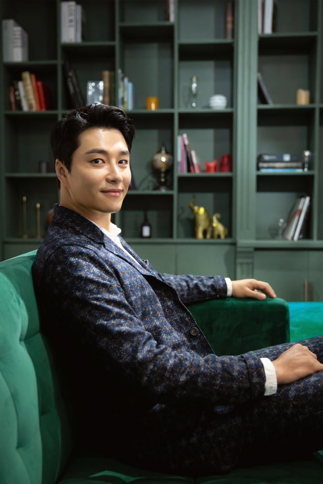 'Hero' Min Woo-hyuk "I don't have enough money, so I go to Jeong Seong-hwa and take thief lessons"