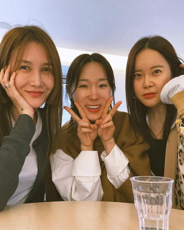Lee Ji-hye, a photo with her new friend Yoon Hye-jin, with whom she has a lot of overlap