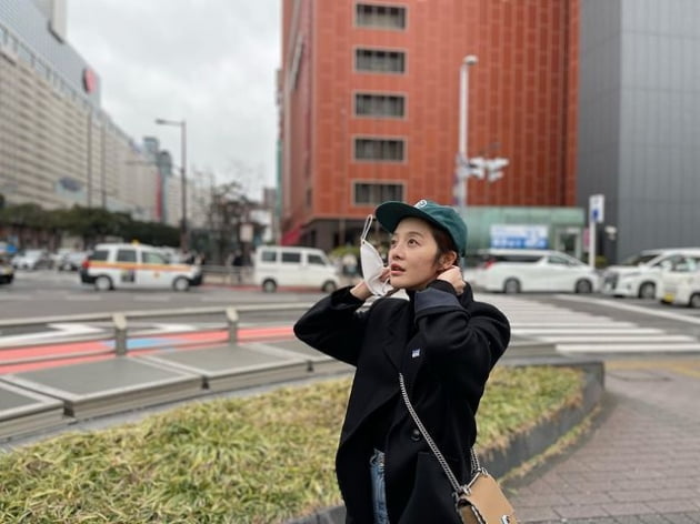 Hwang Bo-ra, enjoys a trip to Japan with two sets of clothes