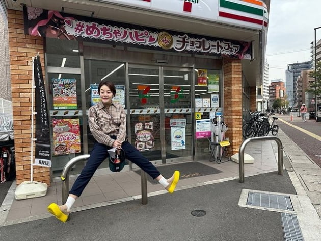Hwang Bo-ra, enjoys a trip to Japan with two sets of clothes