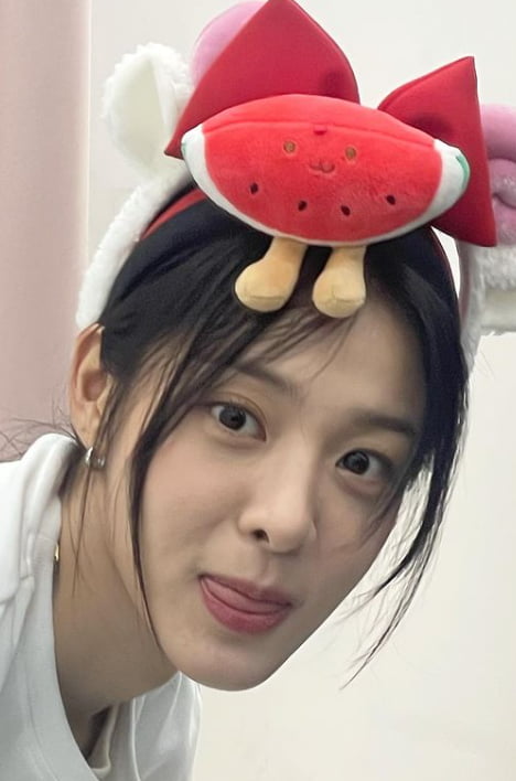Seol In-ah sticks out her tongue and says ‘the taste of elementary school’