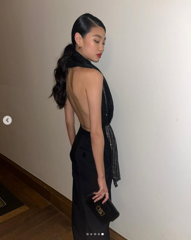 Jeong Ho-yeon, bold backless ‘perfect back line’