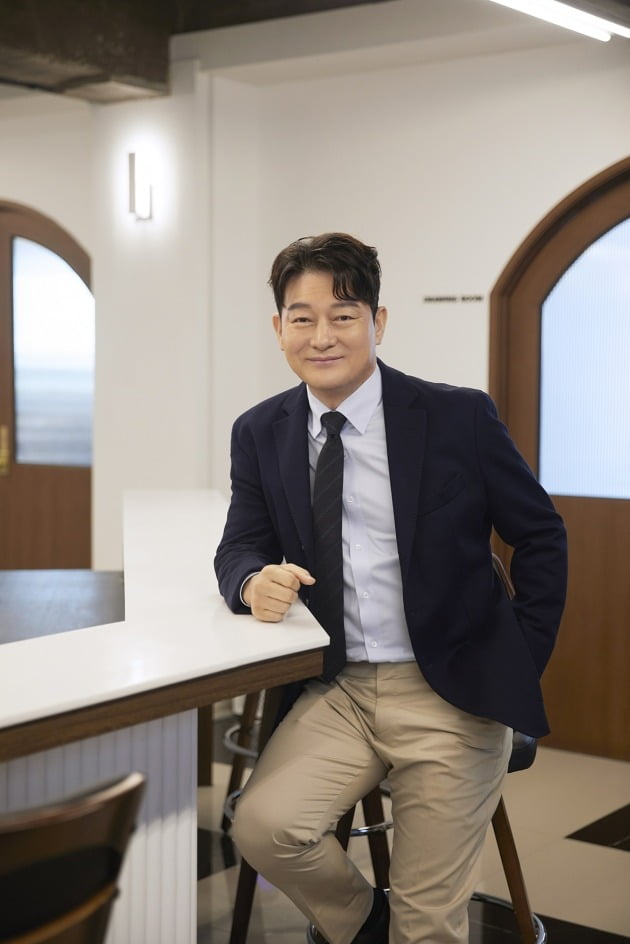 Cho Seong-ha, “I got advice on office politics from my teacher’s wife”