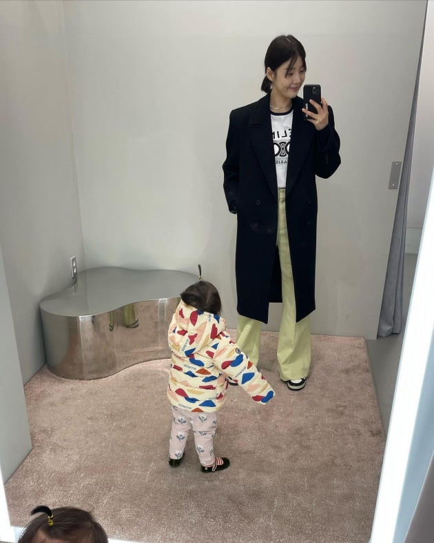 Jihye Han, a small bag instead of a diaper bag when going out