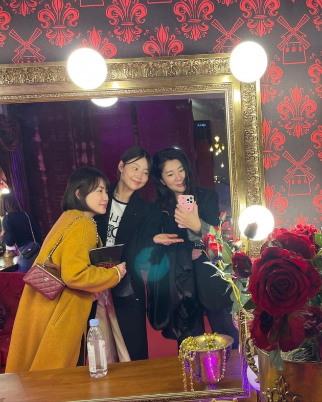 Jihye Han, a small bag instead of a diaper bag when going out