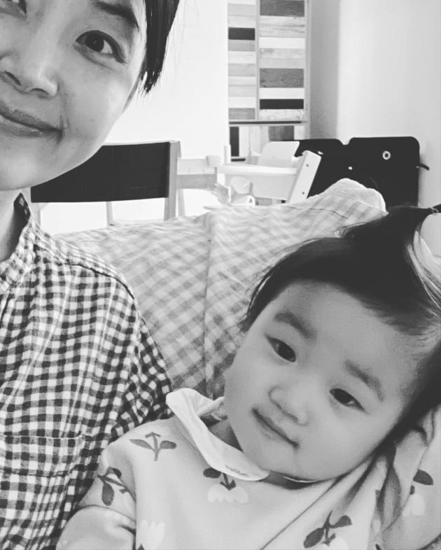 Jihye Han, a small bag instead of a diaper bag when going out