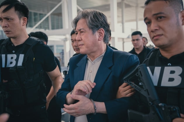 Choi Min-sik, extradited to Korea as suspect in murder case