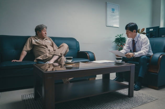 Choi Min-sik, extradited to Korea as suspect in murder case