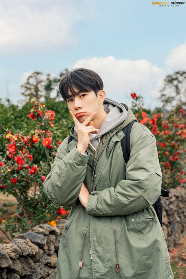 Son Woo-hyun waiting for new spring, in the dry grass with fallen leaves