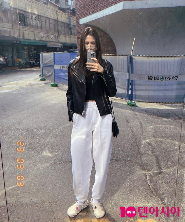 Jin Areum, construction site runway? A free model who doesn't choose any stage