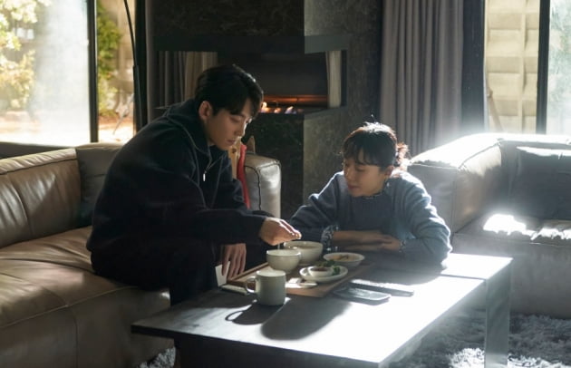 Jeon Do-yeon and Jung Kyung-ho in crisis, a heartbreaking romance