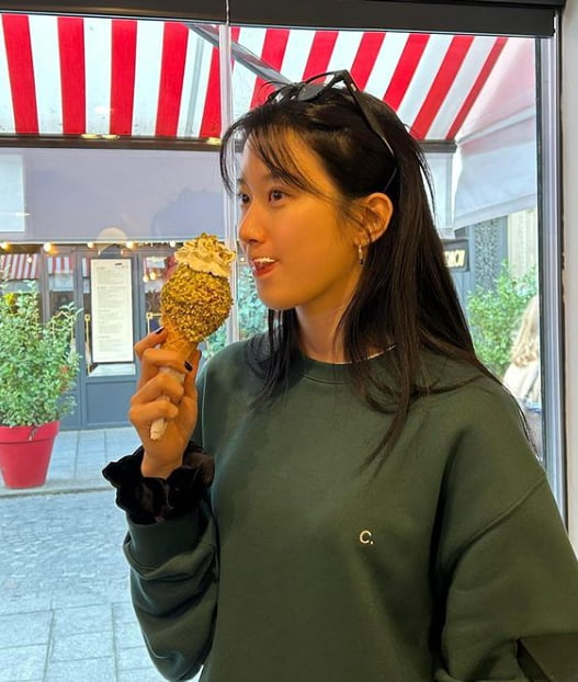 Moon Ga-young, ice cream is all in your mouth