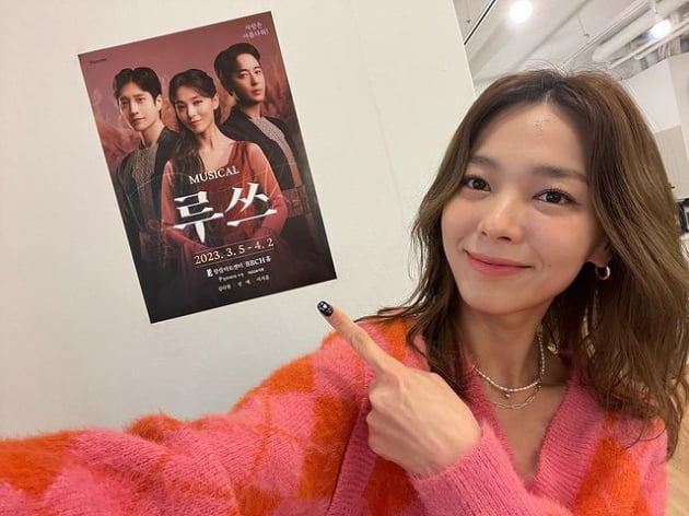 Sunye, asset mom on the musical stage