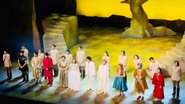 Sunye, asset mom on the musical stage
