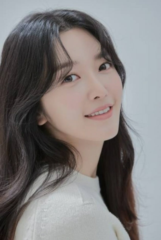 Singer Shin Ji-min holds her first fan meeting ‘JIMIN IN THE BOX’