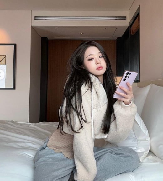 Jang Won-young, surprised by smokey makeup