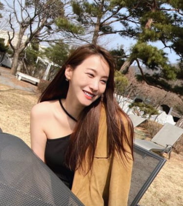 Yoo In-young, it's still cold, but you're already exposed?