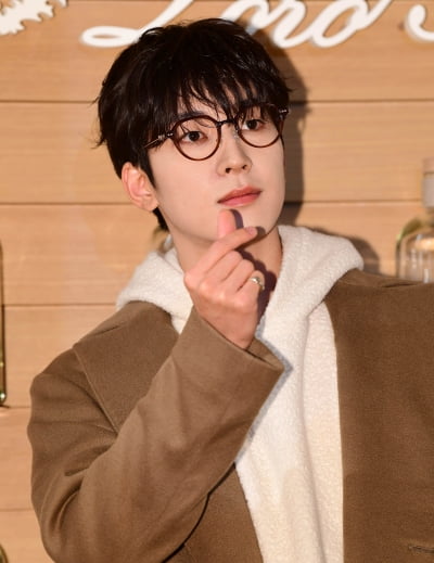 [TEN포토] 세븐틴 원우 '치명적인 하트'