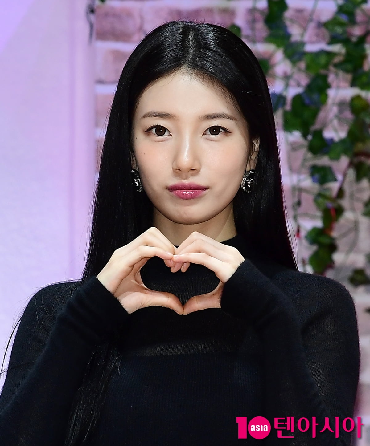 [TEN포토] 수지 '러블리 하트'