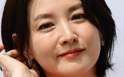 [공식] 이영애, 가짜 뉴스 유포 제작자 고소 "부득이한 법적 조치 유감"