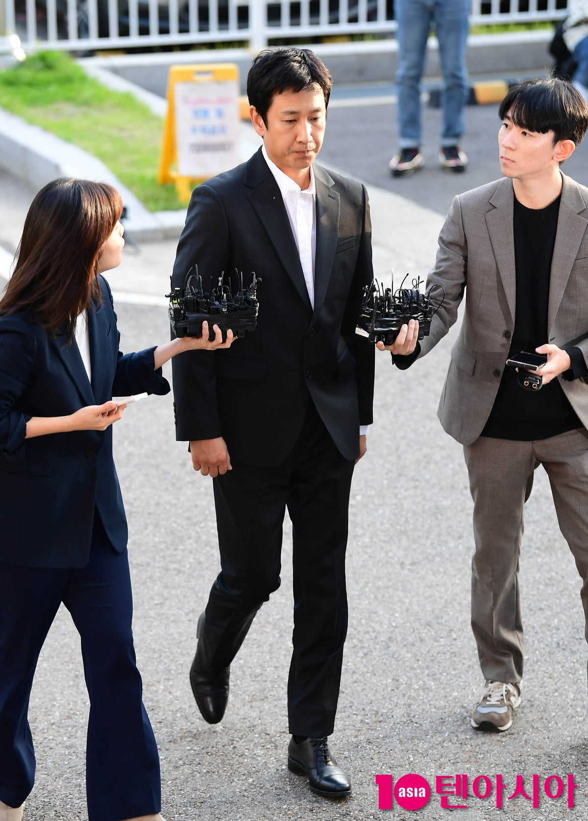 [TEN포토] '마약 혐의' 이선균 '조사 받으로 경찰서로'