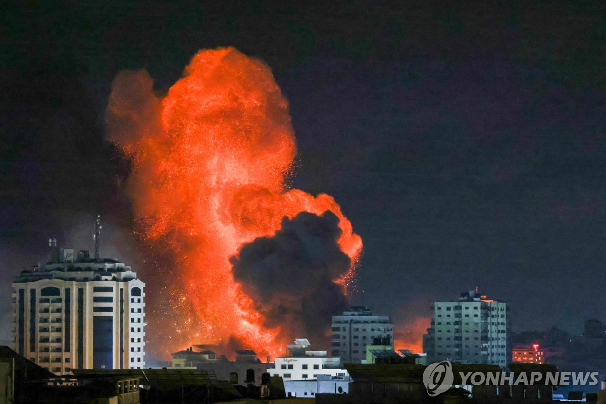 [이·팔 전쟁] 카지노 게임 지상전 임박한듯…고속도로 경계로 탱크·헬기 집결